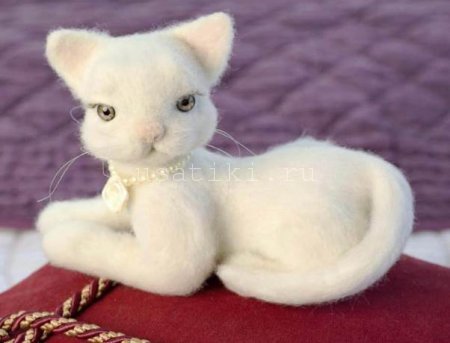 feutrage d'un chat en laine