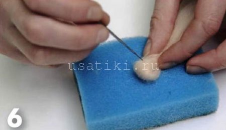 feutrage d'un chat en laine