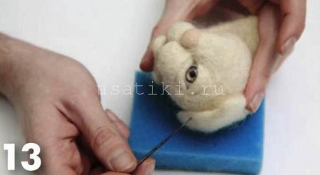 feutrage d'un chat en laine