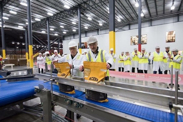 production d'aliments pour chiens Acana