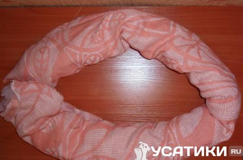 Remplissez les côtés avec un rembourrage synthétique.