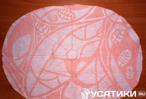 Brodez le cercle avec des fils contrastants.