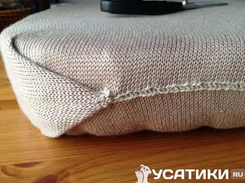 Recousez le trou au fond du lit