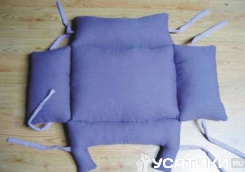 Remplissez les côtés avec un rembourrage synthétique.