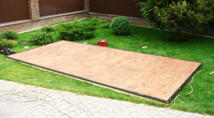 Ils sont en train de poser le revêtement de sol