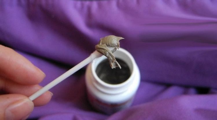 Application de la pommade YAM BK