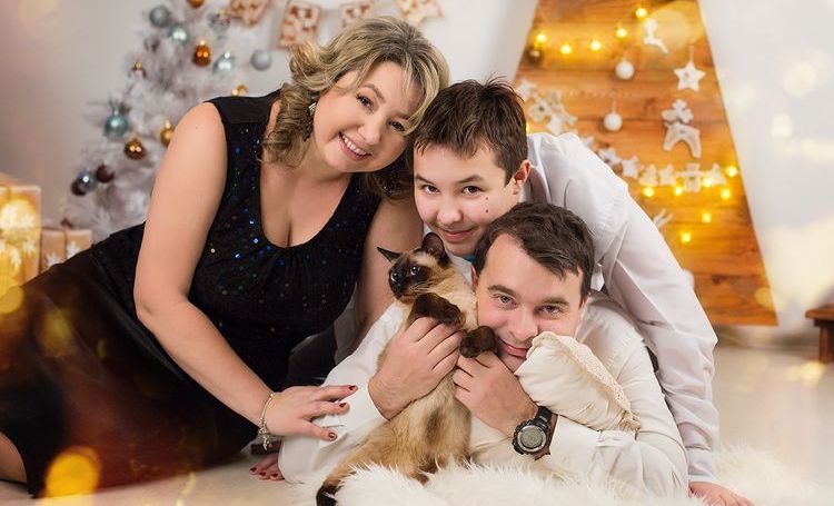 Famille avec un chat