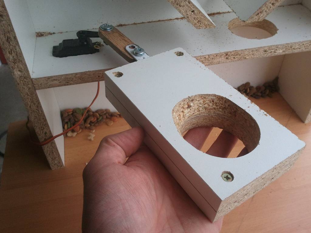 Distributeur automatique de croquettes pour chat à faire soi-même