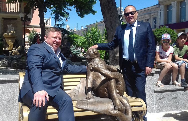 Le monument du chat d'Eshkine à Simferopol