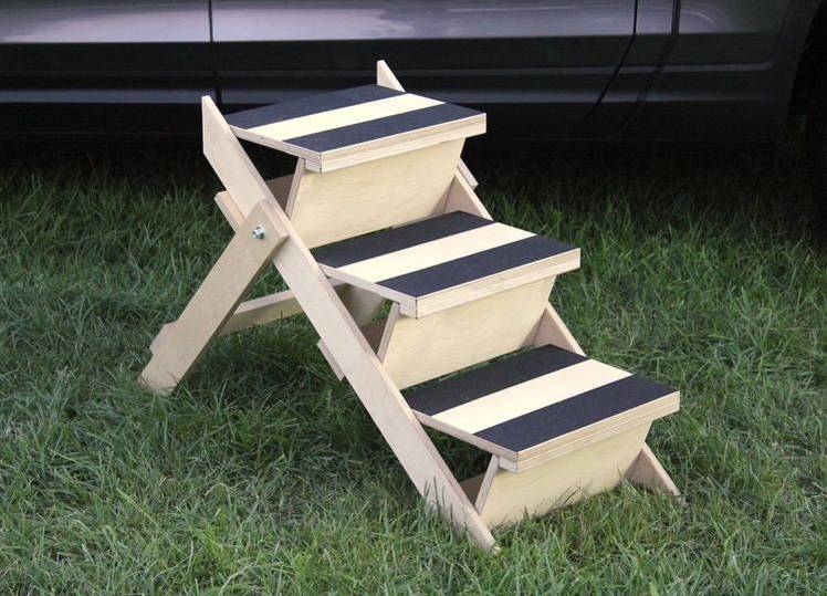 échelle pour chiens de petites races : que choisir ? 10 Types d'échelles pour chiens de petite race