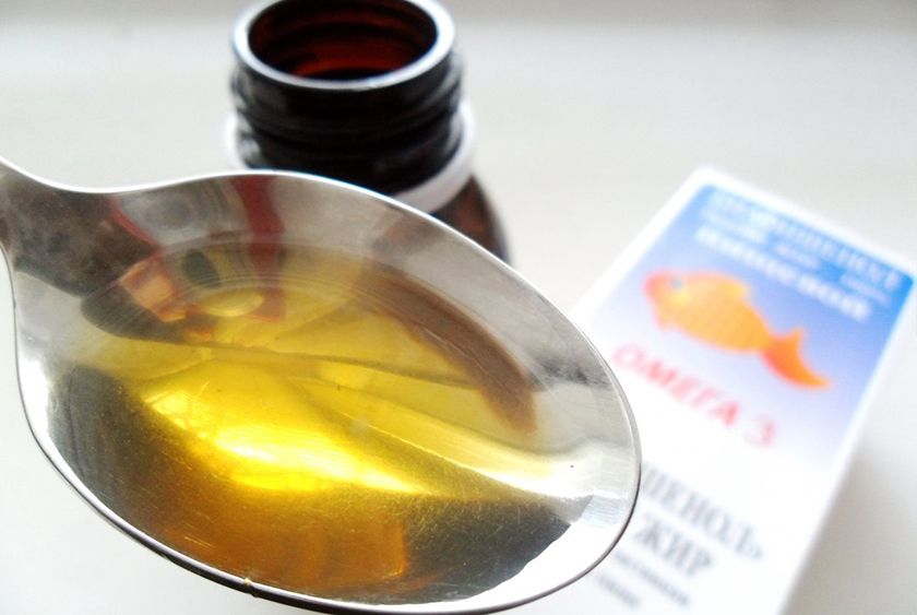 Huile de poisson dans une cuillère