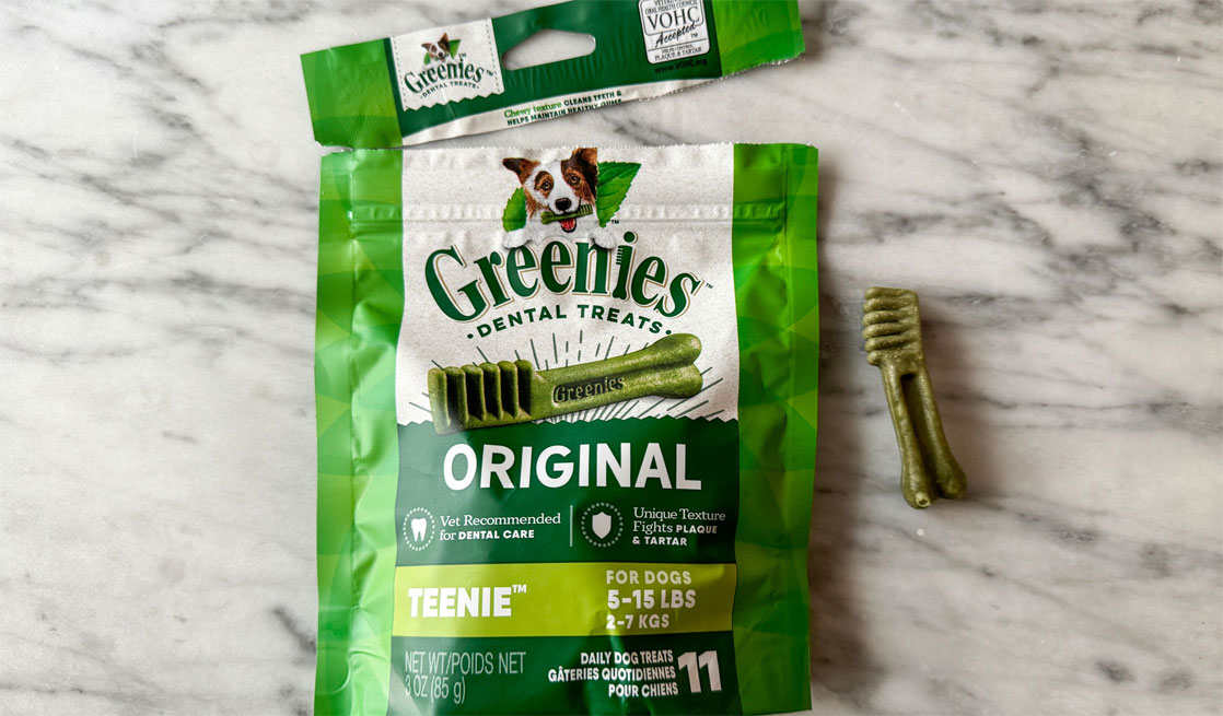 bâtonnets de dentifrice verts